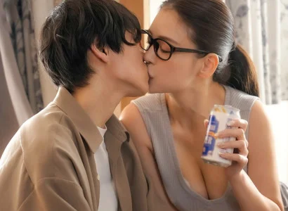 Anh chàng bị cắm sừng trong đau khổ được chị hàng xóm an ủi nồng nhiệt