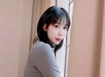 Cô gái trẻ xinh đẹp thuê nhà xong địt nhau với chủ