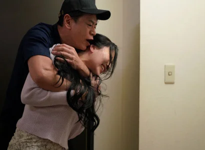 Nữ ca sĩ bị fan thô bạo xâm hại vì thân hình gợi tình