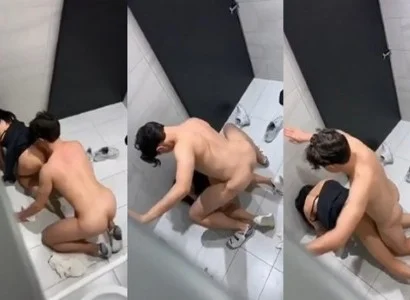 Cặp đang quan hệ bị quay lén cảnh nóng trong WC